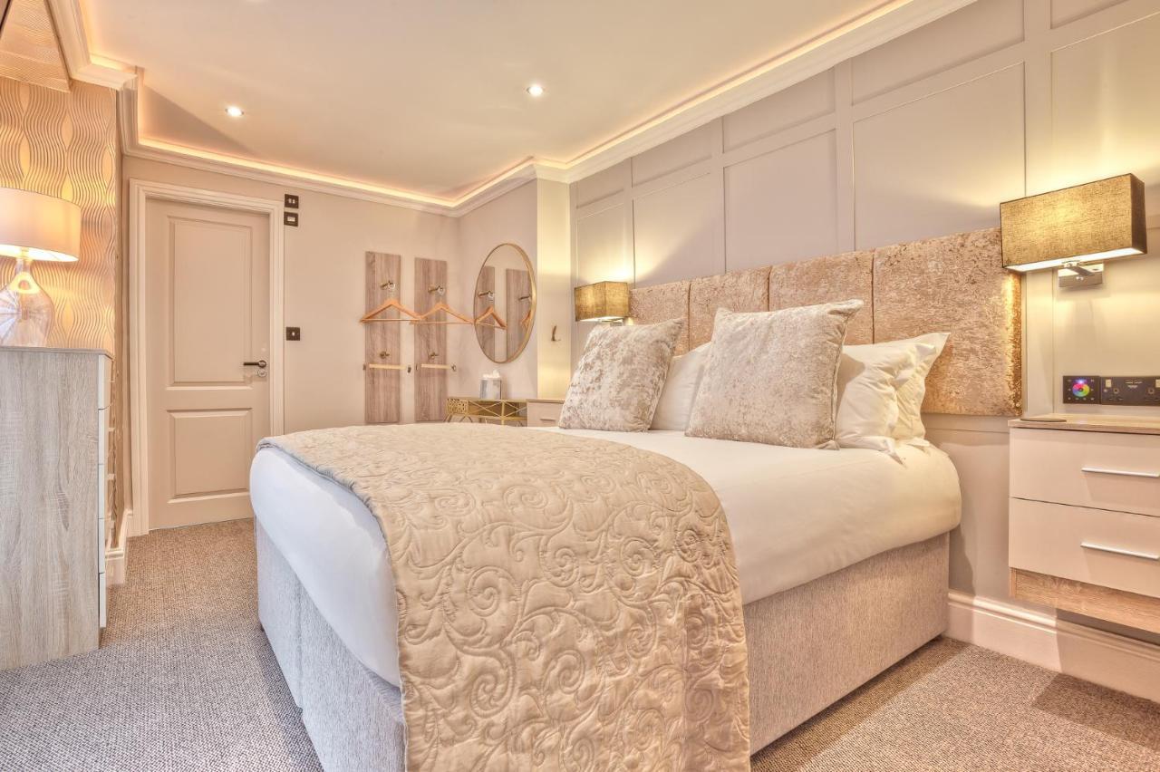 The Mews Boutique Deluxe Apartments, Sleep 2-6 People , Central Location, Free Parking Уиндермер Екстериор снимка