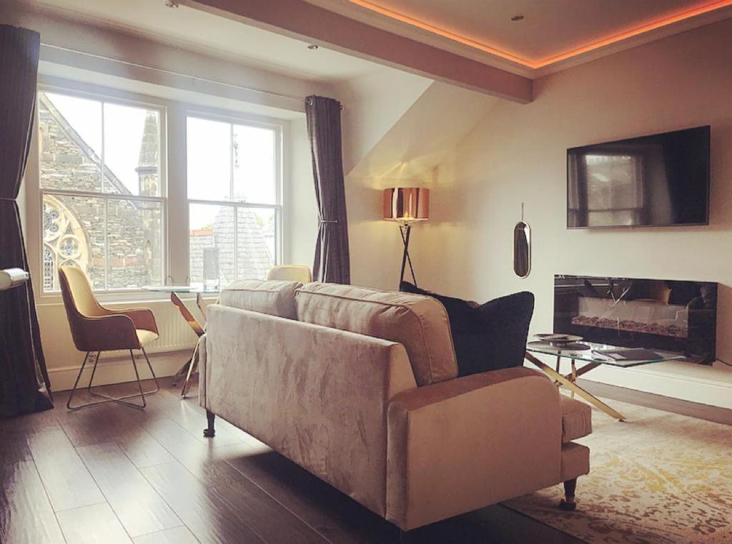 The Mews Boutique Deluxe Apartments, Sleep 2-6 People , Central Location, Free Parking Уиндермер Екстериор снимка