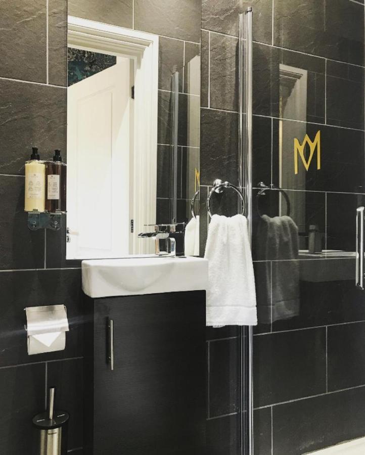 The Mews Boutique Deluxe Apartments, Sleep 2-6 People , Central Location, Free Parking Уиндермер Екстериор снимка