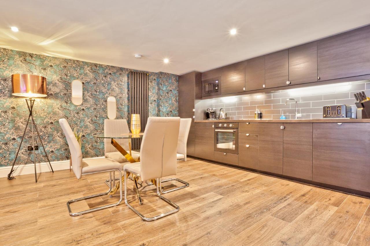 The Mews Boutique Deluxe Apartments, Sleep 2-6 People , Central Location, Free Parking Уиндермер Екстериор снимка