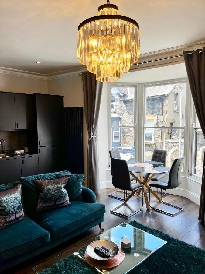 The Mews Boutique Deluxe Apartments, Sleep 2-6 People , Central Location, Free Parking Уиндермер Екстериор снимка