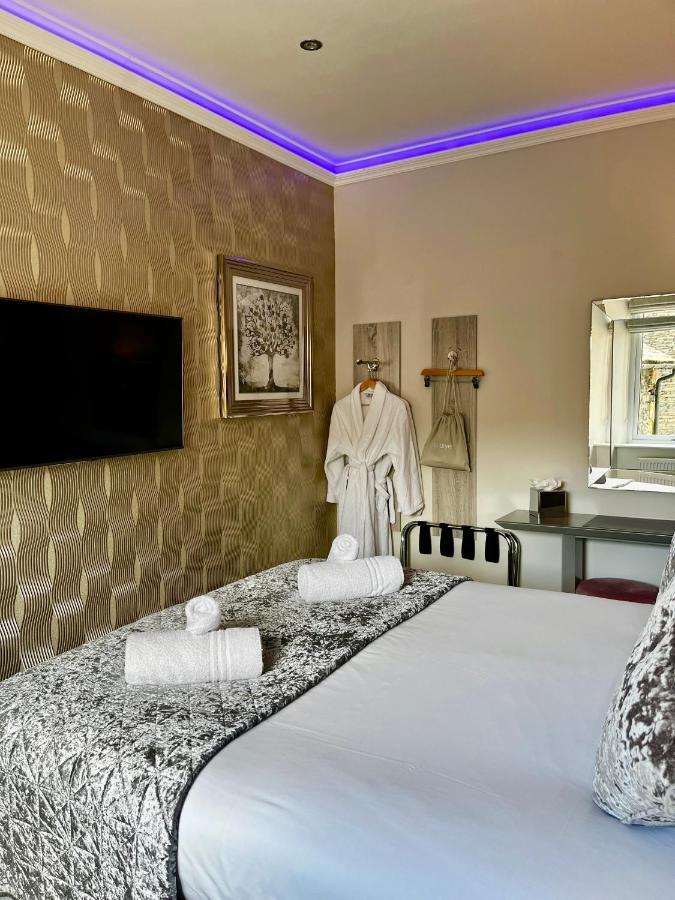 The Mews Boutique Deluxe Apartments, Sleep 2-6 People , Central Location, Free Parking Уиндермер Екстериор снимка