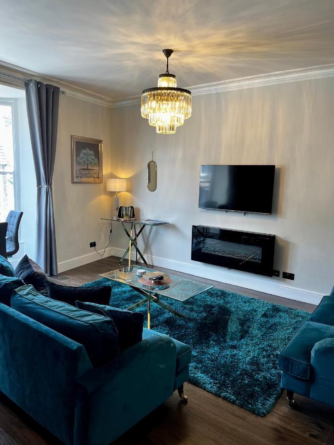 The Mews Boutique Deluxe Apartments, Sleep 2-6 People , Central Location, Free Parking Уиндермер Екстериор снимка