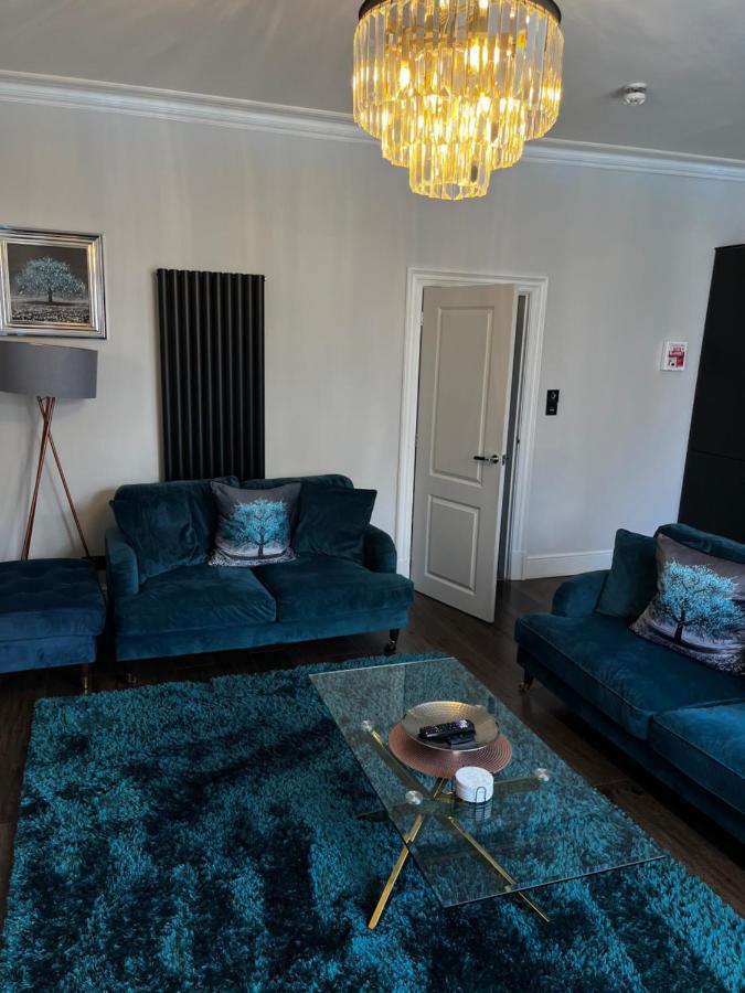 The Mews Boutique Deluxe Apartments, Sleep 2-6 People , Central Location, Free Parking Уиндермер Екстериор снимка