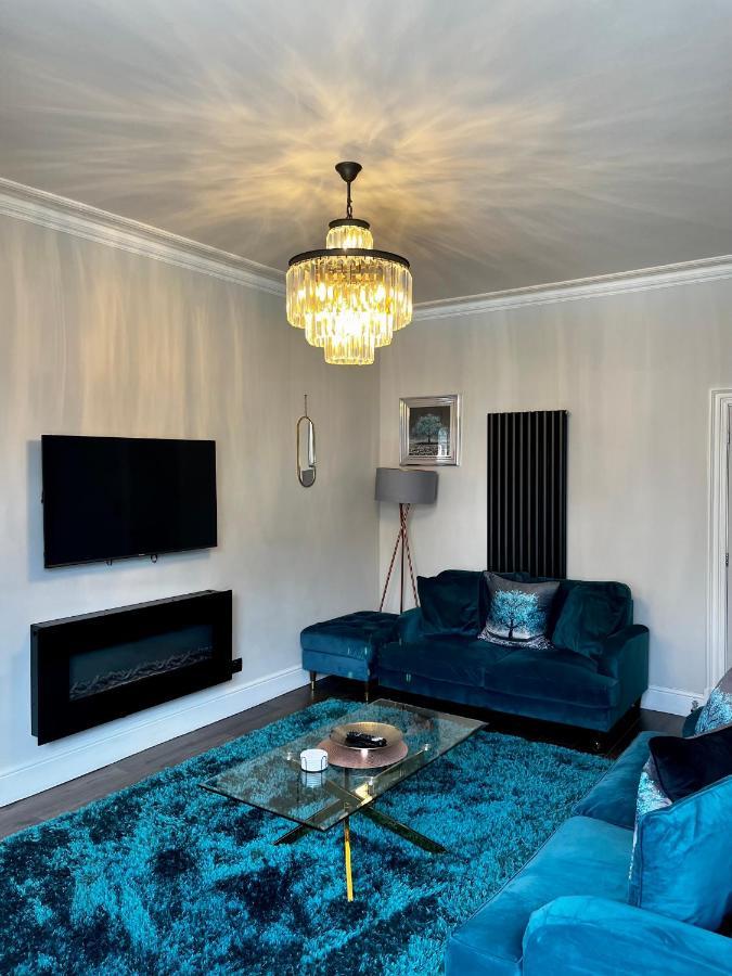 The Mews Boutique Deluxe Apartments, Sleep 2-6 People , Central Location, Free Parking Уиндермер Екстериор снимка